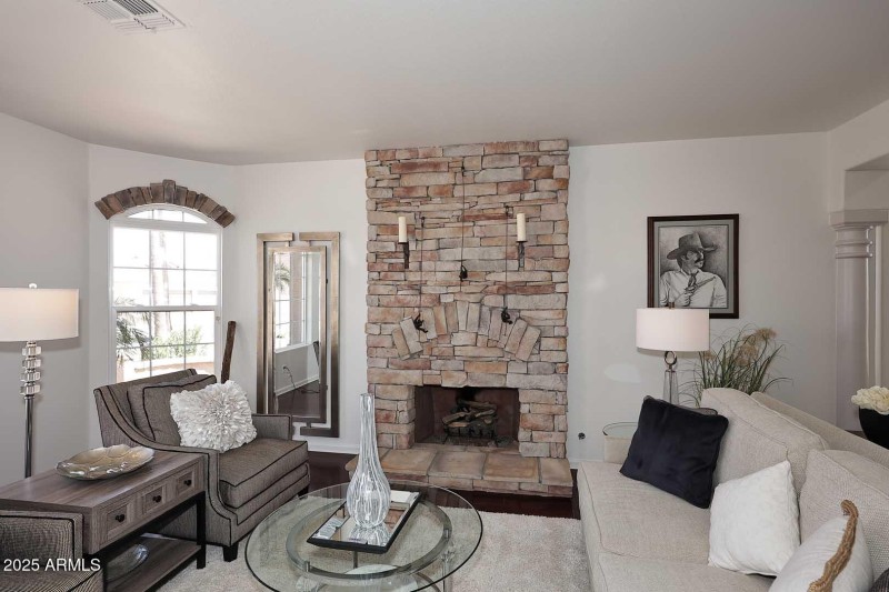 Living Room-firepalce