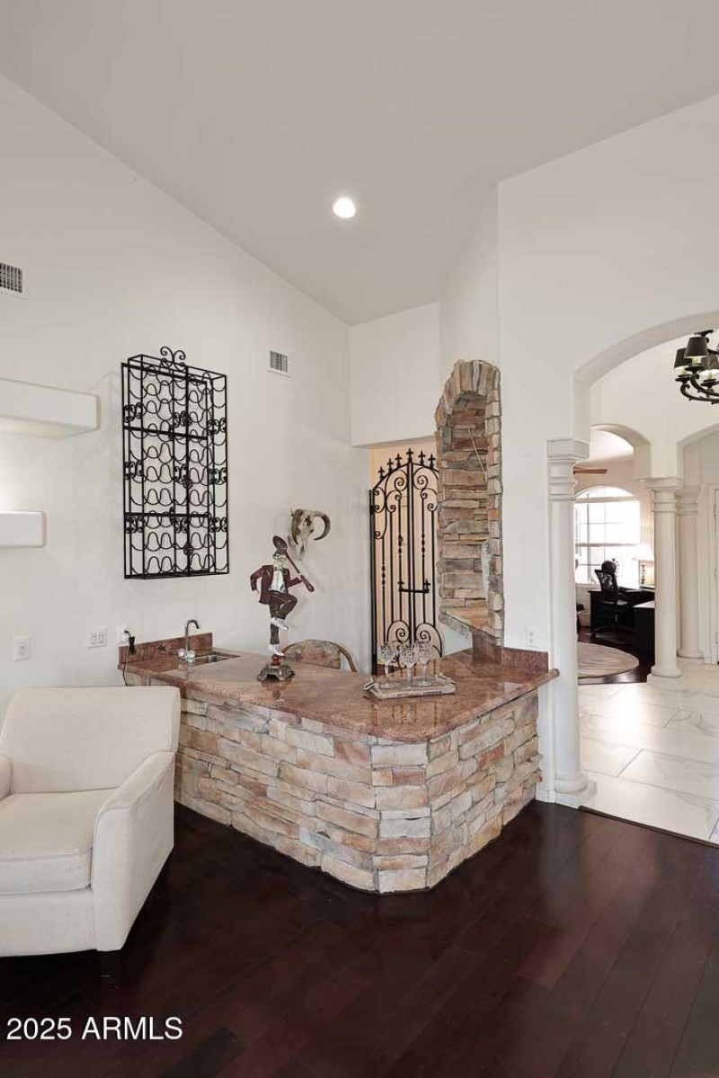 Family Room-Wet Bar