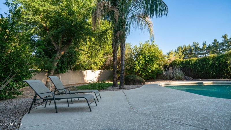 1951 W Bartlett Ct Exterior Photos-6