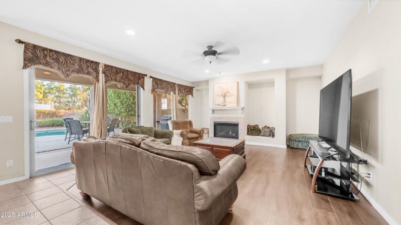 1951 W Bartlett Ct (7)