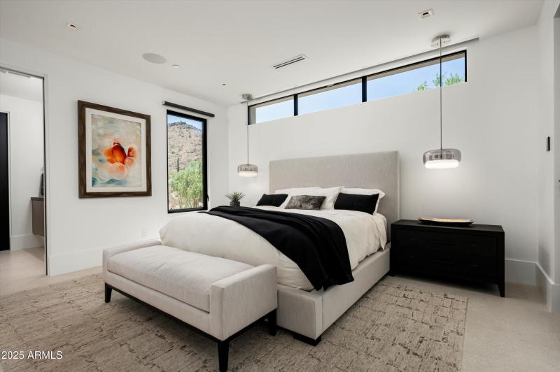 Bedroom 2 w/ ensuite