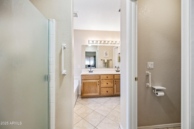 23-20957N107D-ocupix