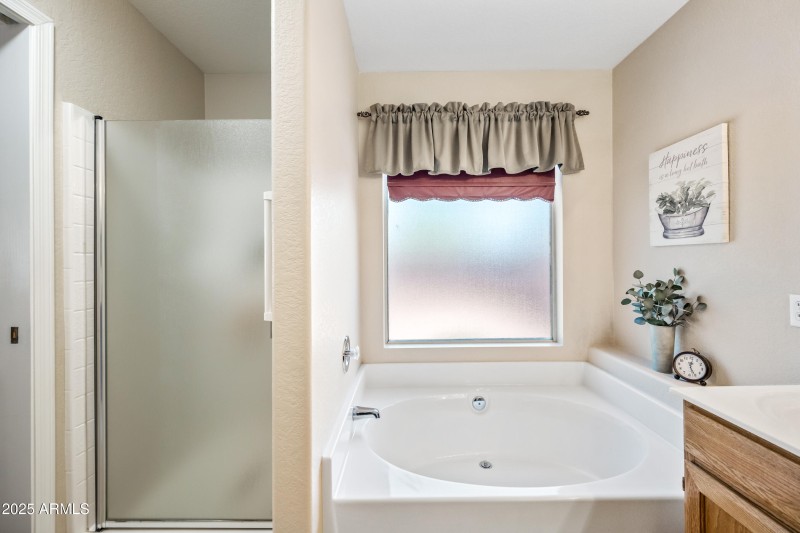 25-20957N107D-ocupix