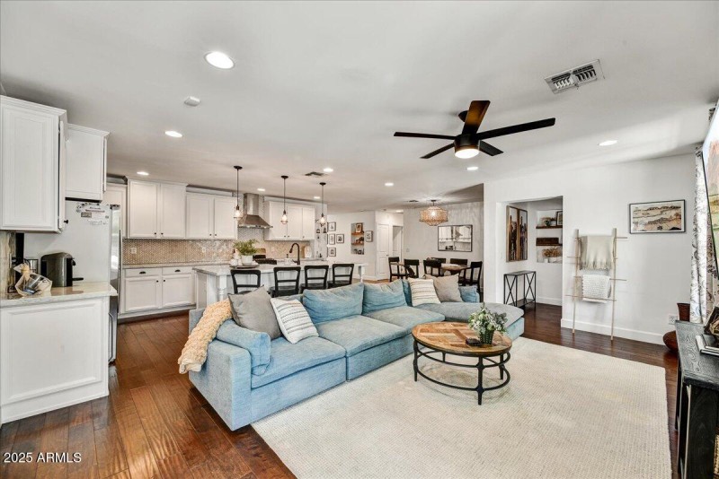 Family to Kitchen