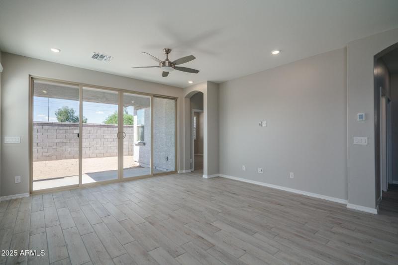 6) GREAT ROOM_tv wall