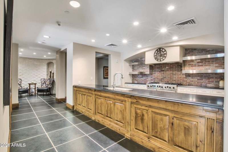 20250108051952075941000000-o