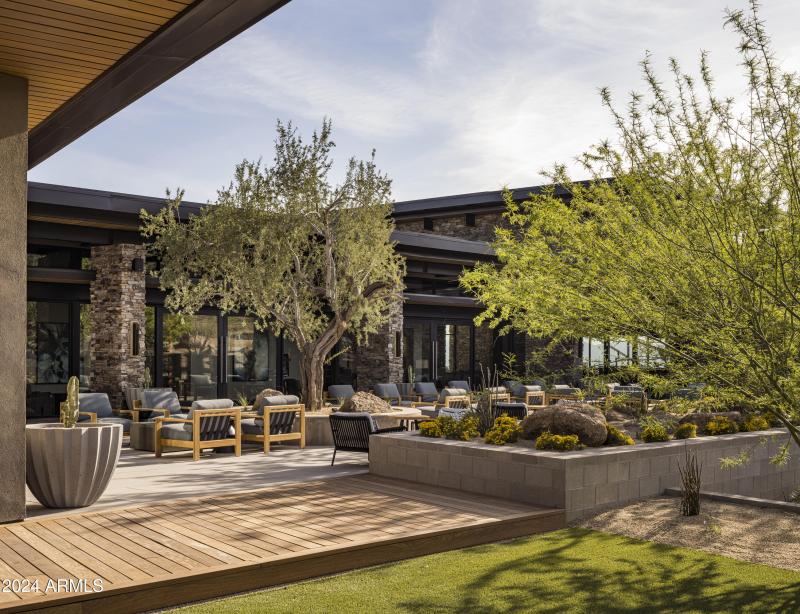 Mountain House Lodge Yoga Lawn