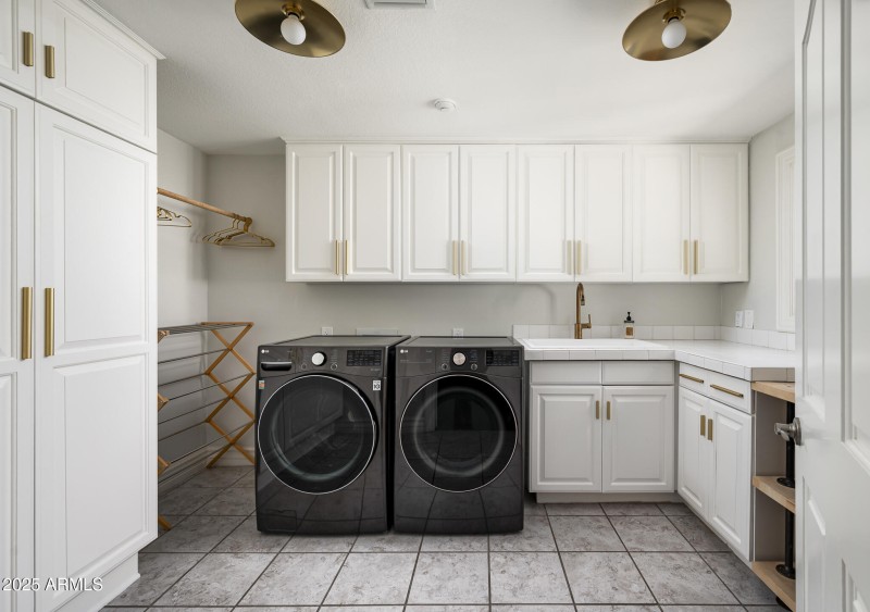 3977 E Paradise View Dr-35