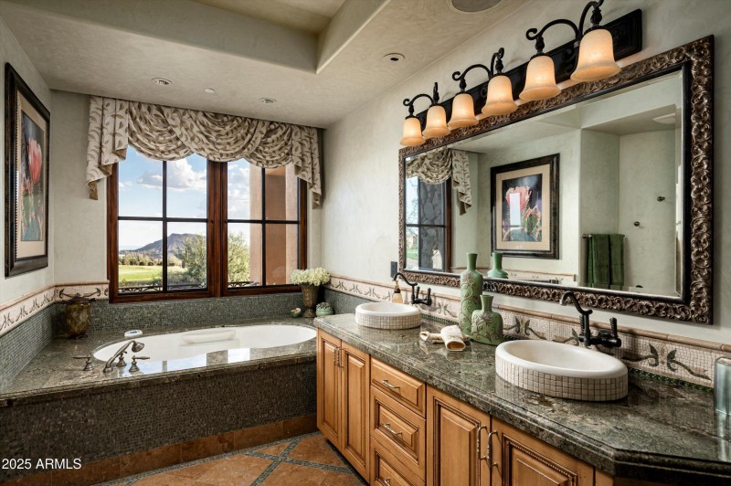 Dual Owners Suite Bath