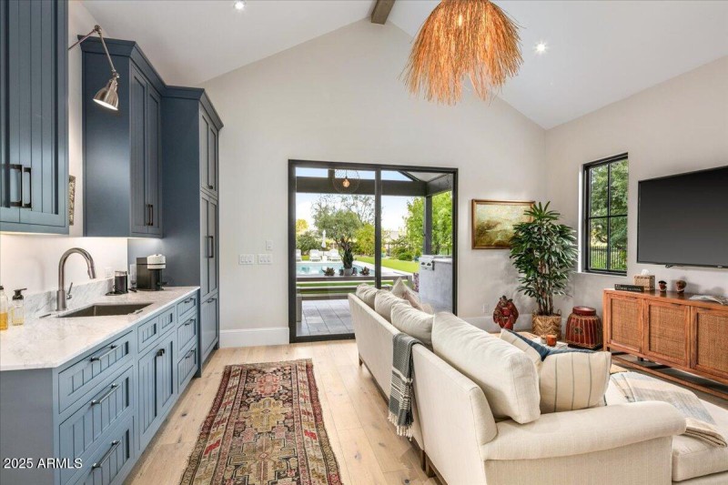 Guest House Living