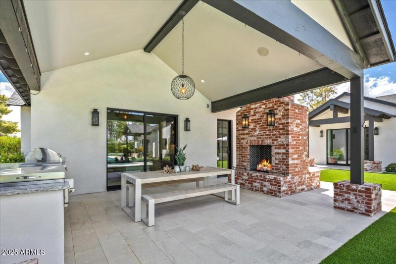 Guest House Patios