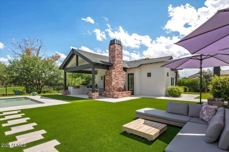 Back Yards ~ Guest House