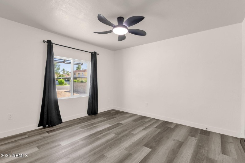 20-web-or-mls-1012-e-pierson-st