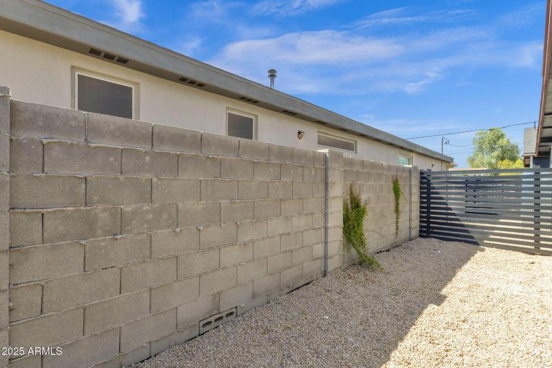 28-web-or-mls-1012-e-pierson-st