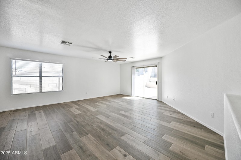 8-225EGS-ocupix-9-10