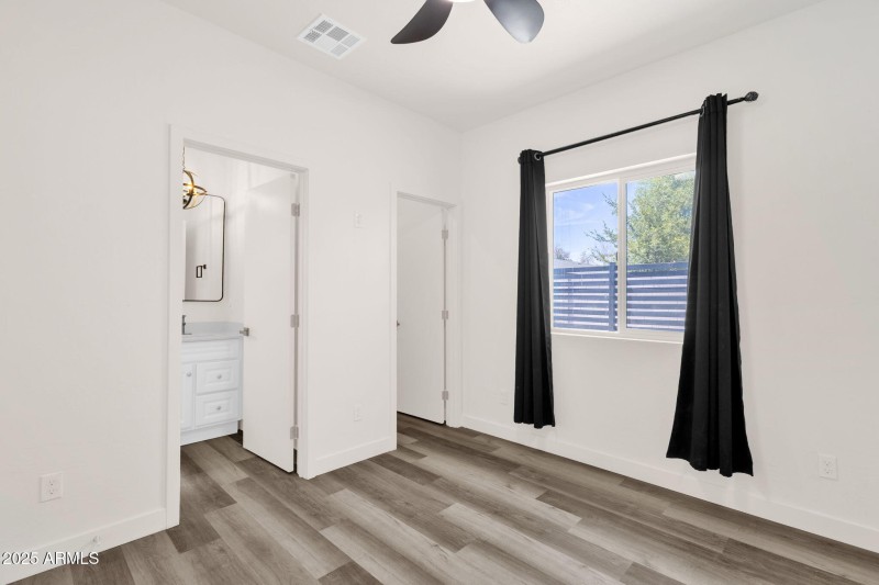 76-web-or-mls-1012-e-pierson-st