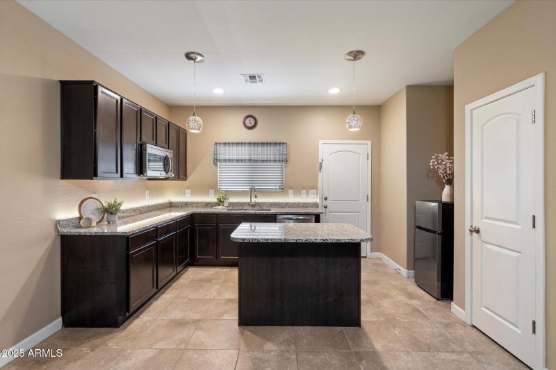 MIL Suite - Kitchenette