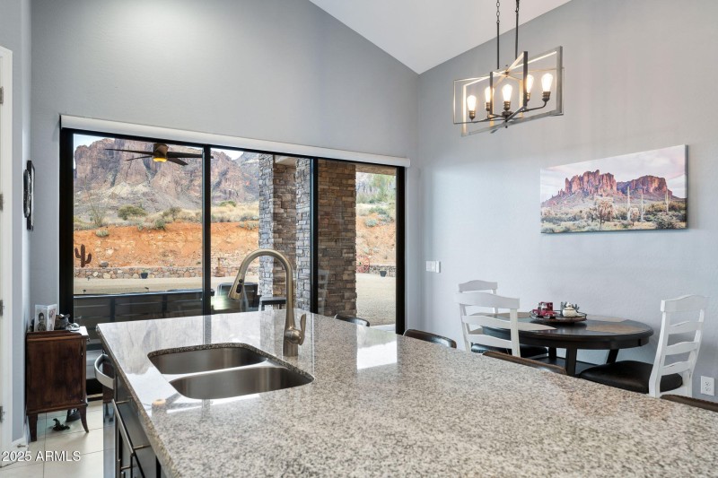 027__3350 N Val Vista Rd