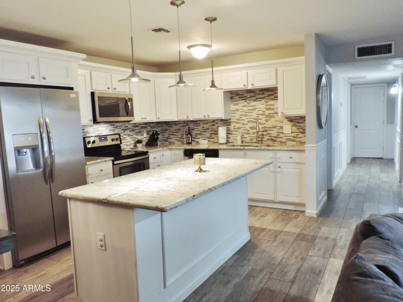 764 N Thunderbird DR 018