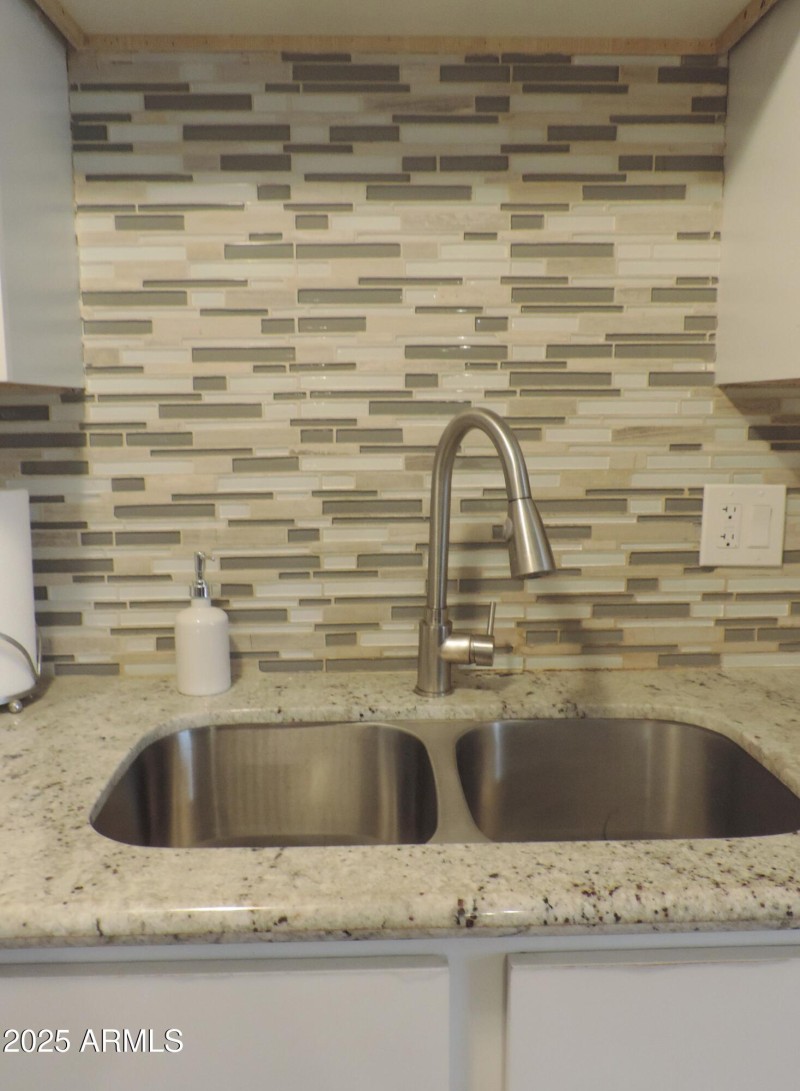 764 N Thunderbird DR 026