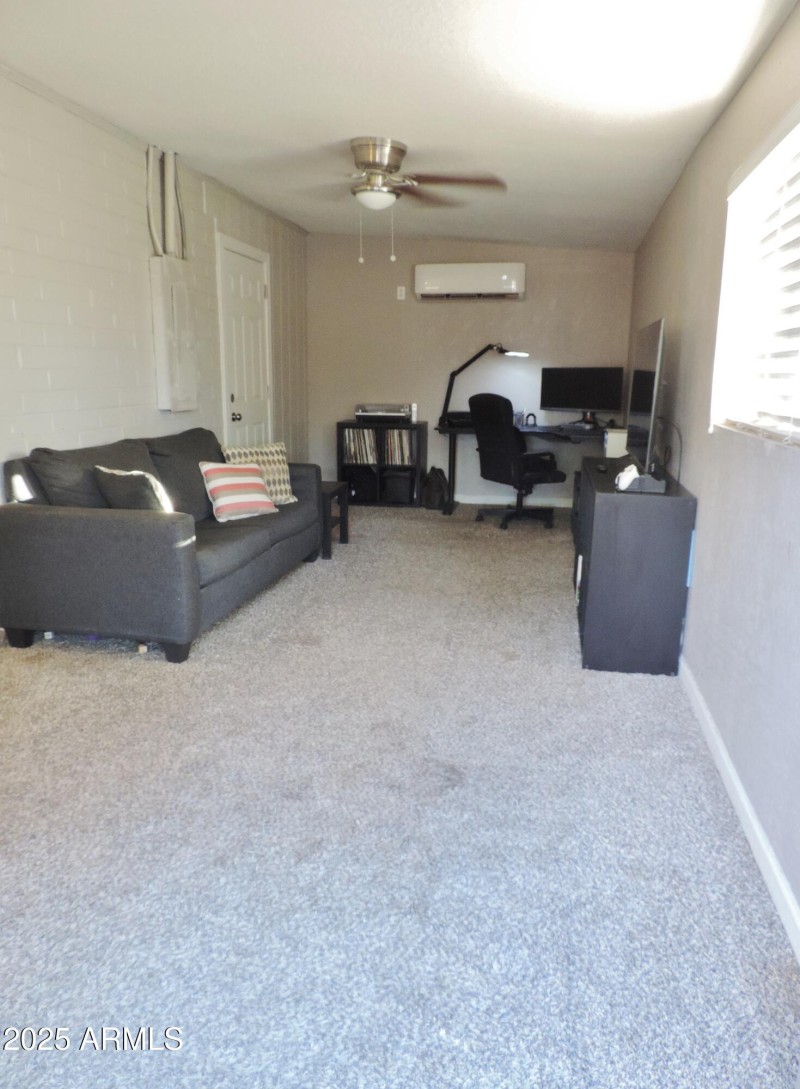 764 N Thunderbird DR 051
