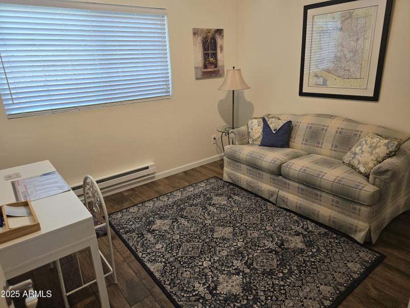 U2 Bedroom-Office