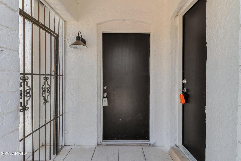 7-web-or-mls-325-n-17th-dr-a-b-c