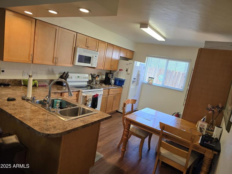 U4 Kitchen 2