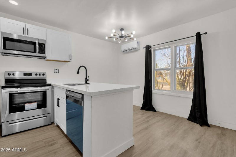 28-web-or-mls-325-n-17th-dr-a-b-c