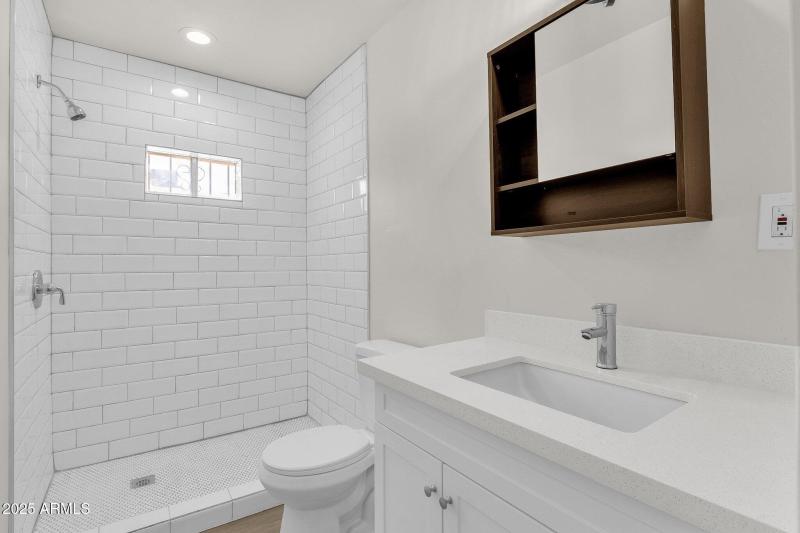 36-web-or-mls-325-n-17th-dr-a-b-c