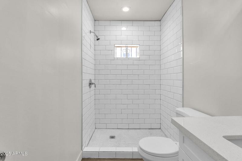37-web-or-mls-325-n-17th-dr-a-b-c