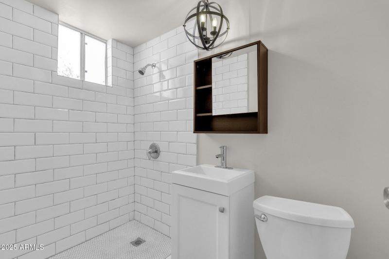 61-web-or-mls-325-n-17th-dr-a-b-c