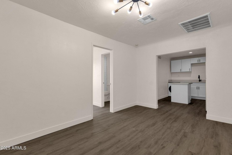 9-web-or-mls-329-n-17th-dr