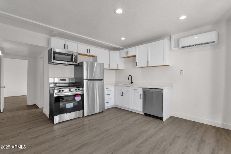 25-web-or-mls-329-n-17th-dr