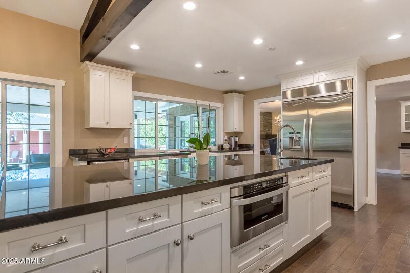 14_12140_N_76th_Ct__14_mls