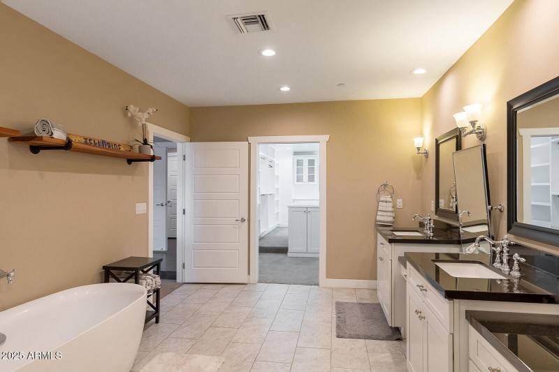 33_12140_N_76th_Ct__33_mls