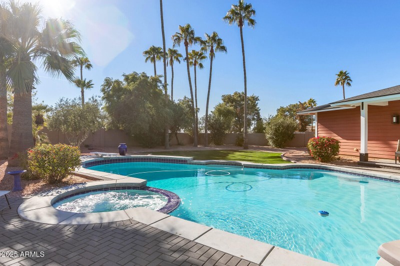 77_12140_N_76th_Ct__77_mls