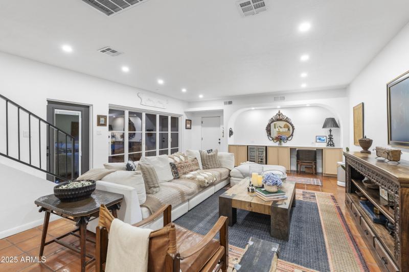 028_Family Room