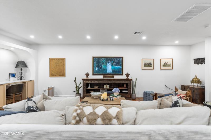 029_Family Room