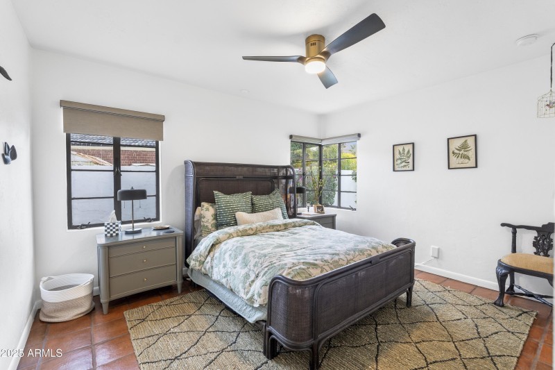 040_Bedroom
