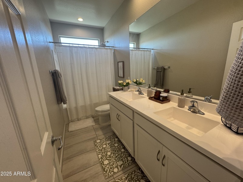 Full Bathroom with Shower/Tub