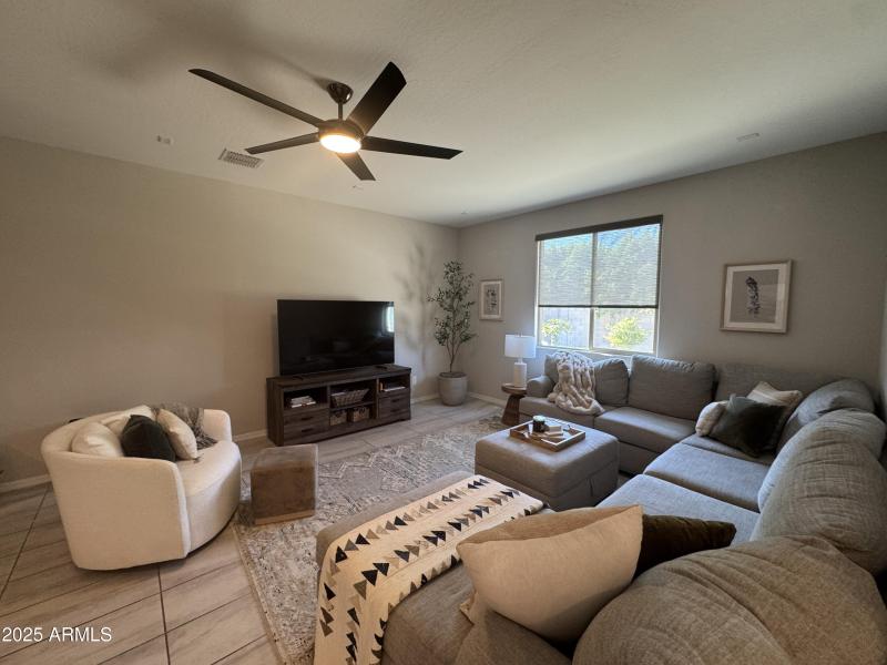 Cozy Living Space with Seating