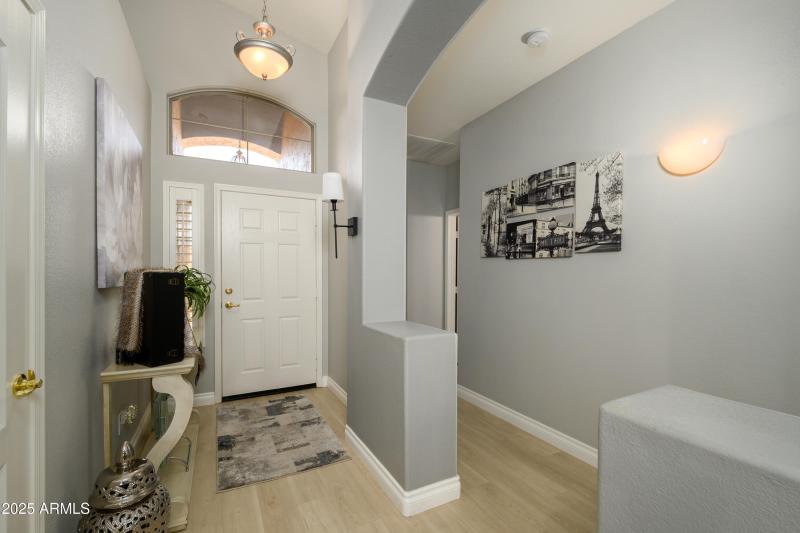 pic-7 Ingleside Dr Entry way