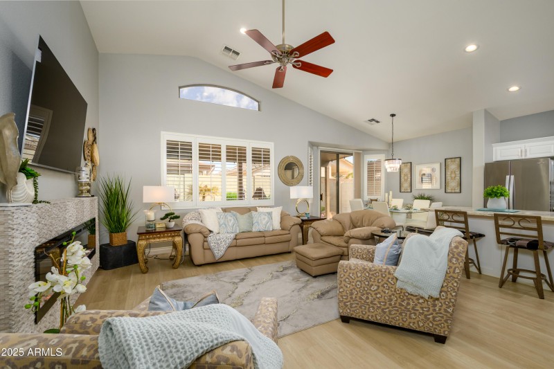 pic-8 Ingleside greatroom