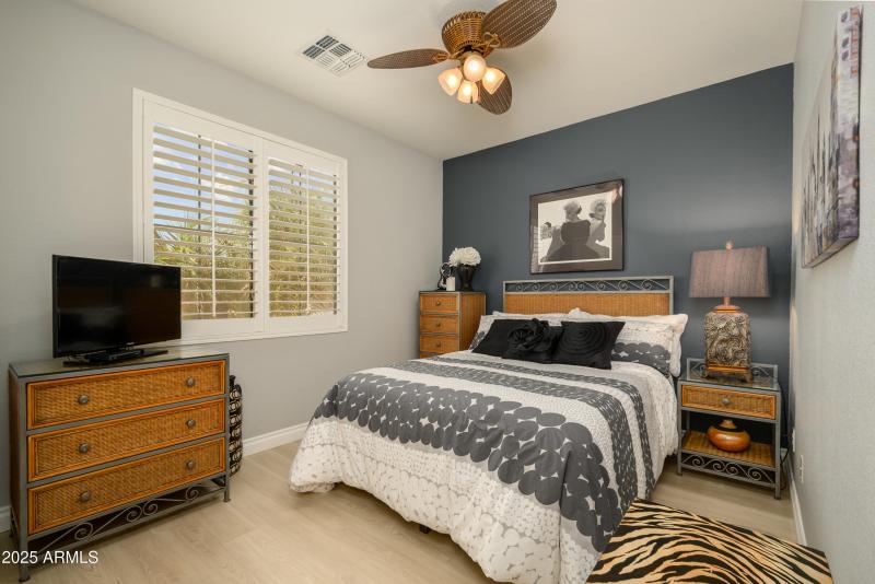pic-21 Ingleside guest room