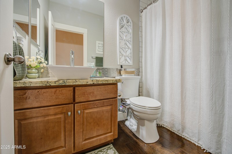 Bathroom 2-pic 2