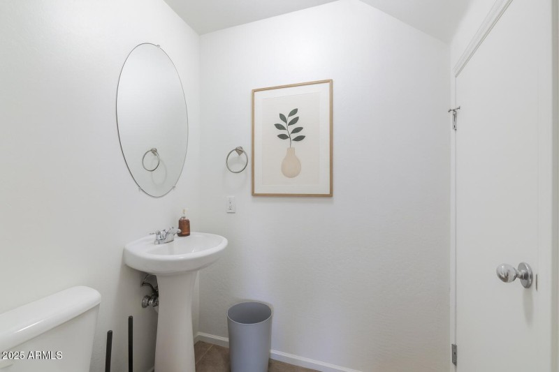 KnaussDownstairsBath