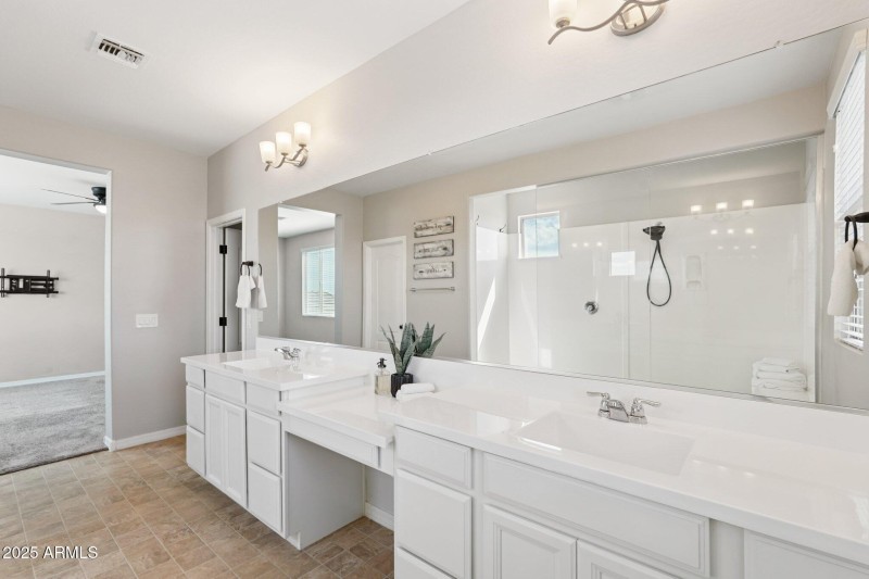 Luxurious Primary Bathroom