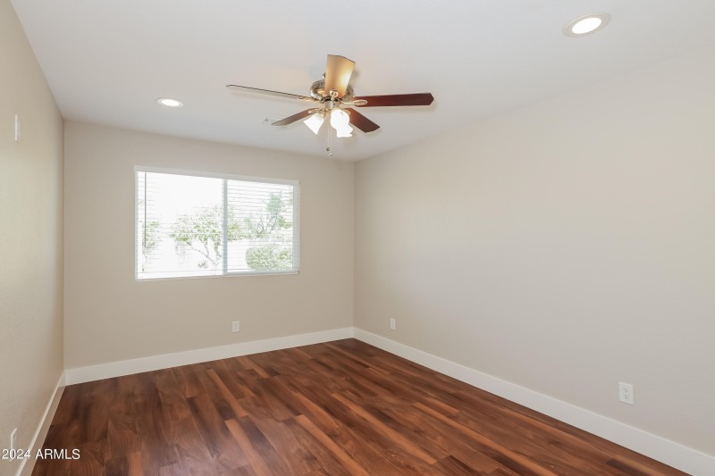 021-photo-primary-bedroom-12090833