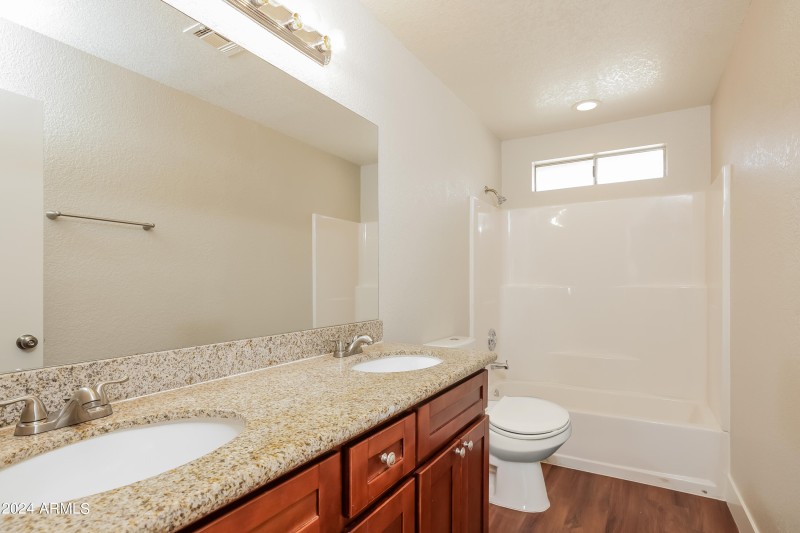 028-photo-bathroom-12090831